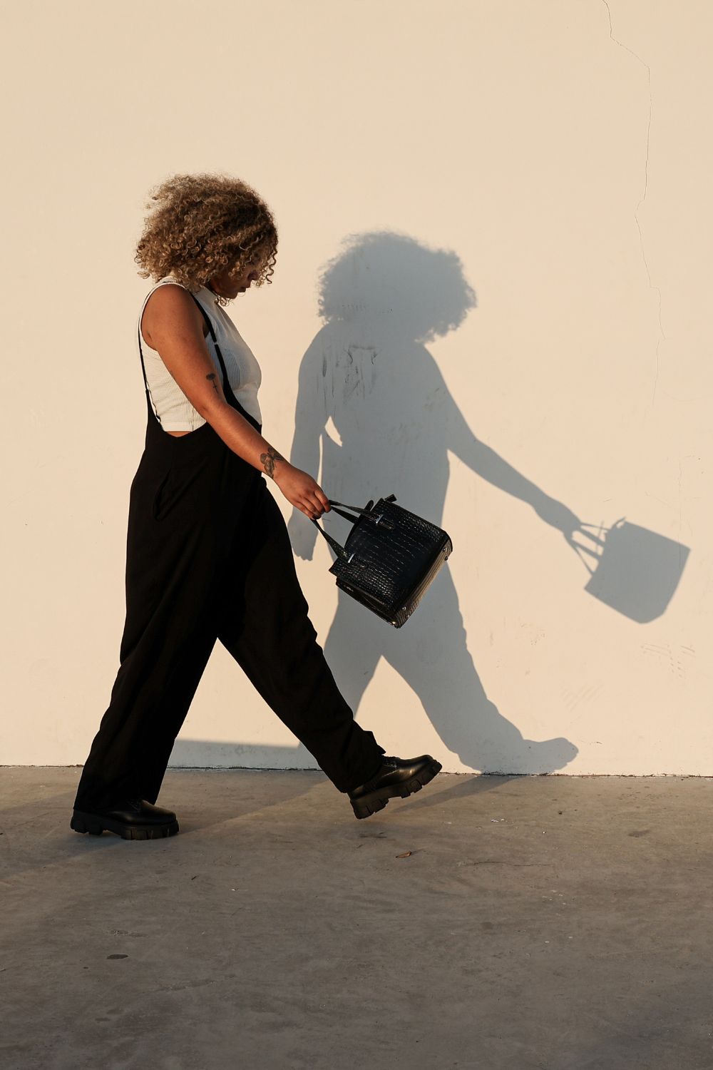 How to Stop Feeling Lonely (and Actually Enjoy Your Own Company) | Thoughts Bloom